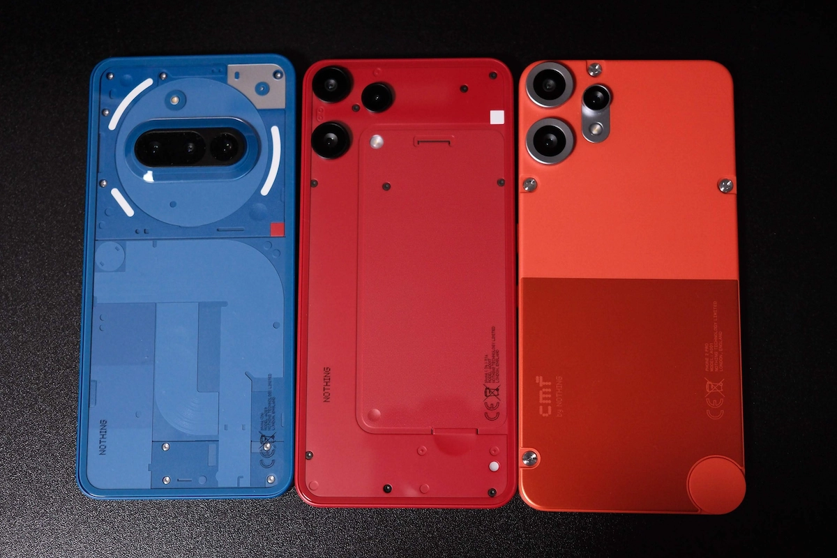 Nothing Phoneシリーズ3機種を並べた背面デザイン比較、中央がPhone (3a) Lite
